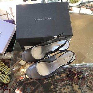 TAHARI SIZE 9 RARELY WORN 3.5 INCH HEELS